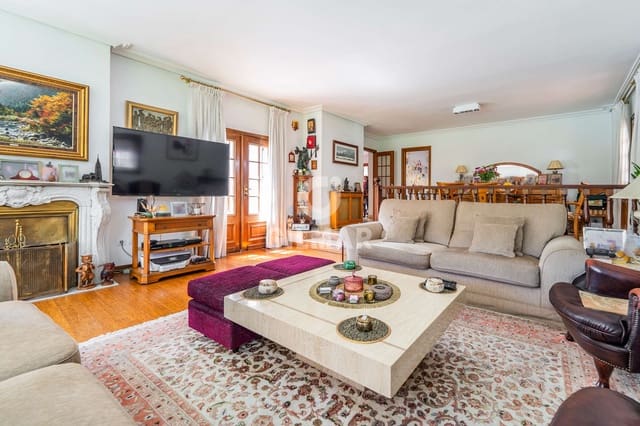 4 bedroom Villa for sale in Aravaca, Madrid city with pool garage - € 1,950,000 (Ref: 9273189)