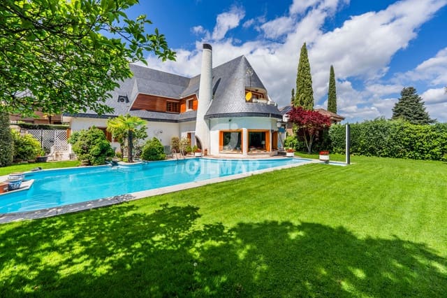 4 bedroom Villa for sale in Aravaca, Madrid city with pool garage - € 1,950,000 (Ref: 9273189)