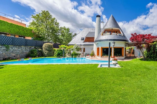 4 bedroom Villa for sale in Aravaca, Madrid city with pool garage - € 1,950,000 (Ref: 9273189)