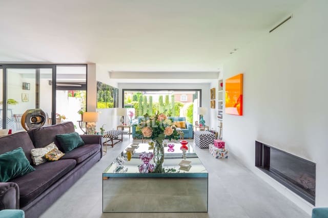 6 makuuhuone Rivitalo myytävänä paikassa Aravaca, Madrid kaupunki mukana uima-altaan 
autotalli - 2 100 000 € (Ref: 9273190)