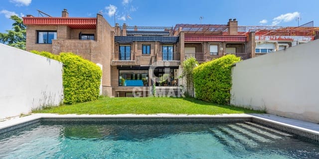 6 makuuhuone Rivitalo myytävänä paikassa Aravaca, Madrid kaupunki mukana uima-altaan 
autotalli - 2 100 000 € (Ref: 9273190)