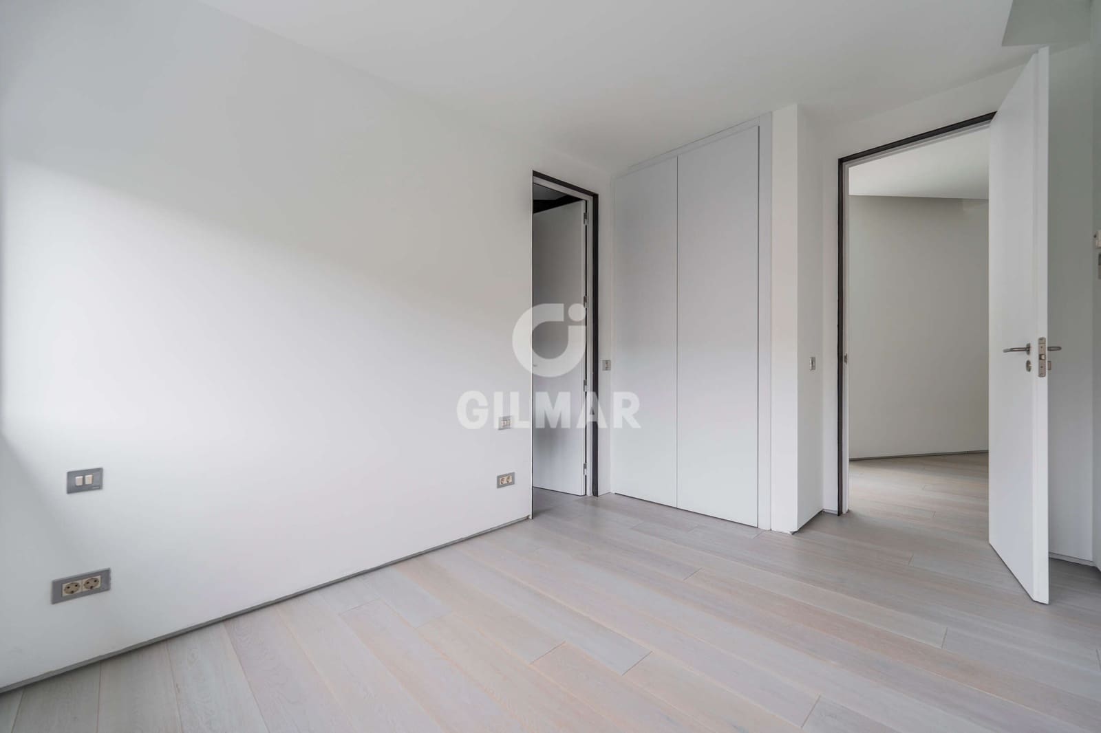 6 bedroom Villa for sale in Madrid city with pool garage - € 3,100,000 (Ref: 9273191)