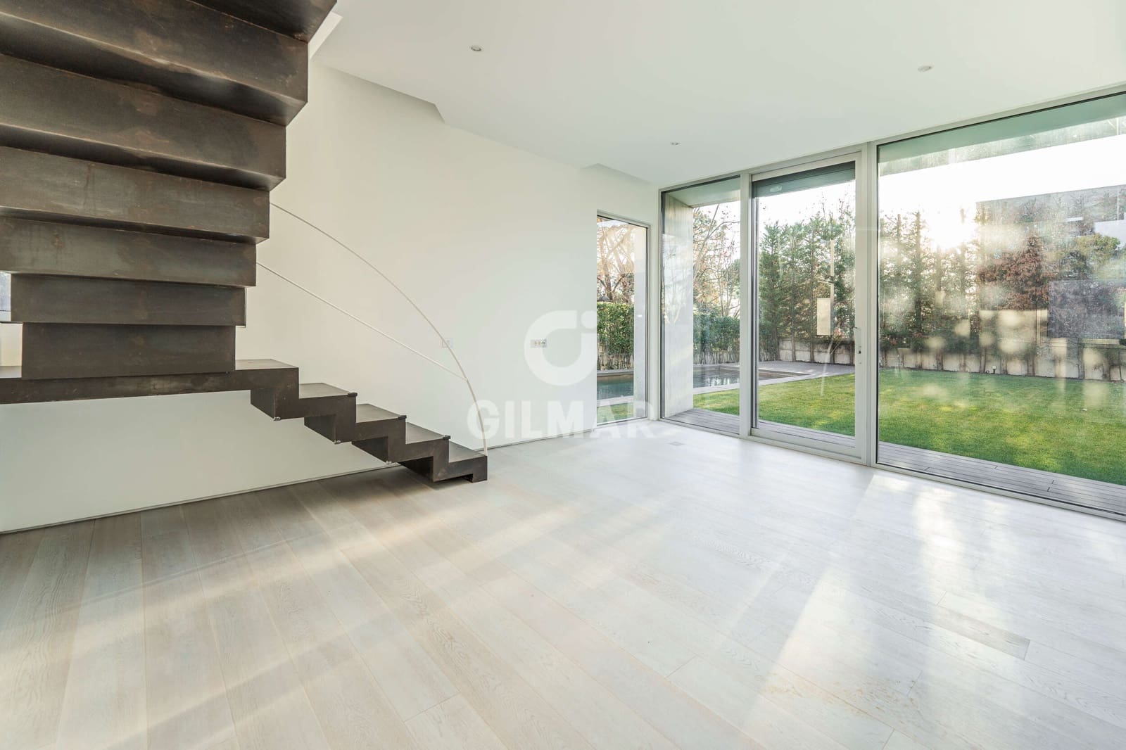 6 bedroom Villa for sale in Madrid city with pool garage - € 3,100,000 (Ref: 9273191)