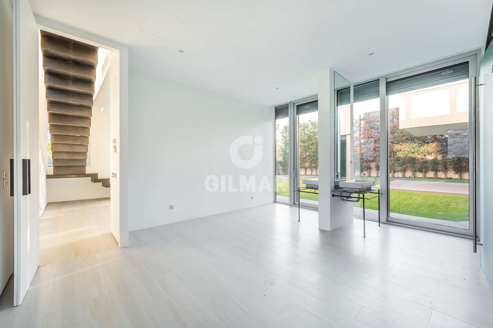 6 bedroom Villa for sale in Madrid city with pool garage - € 3,100,000 (Ref: 9273191)