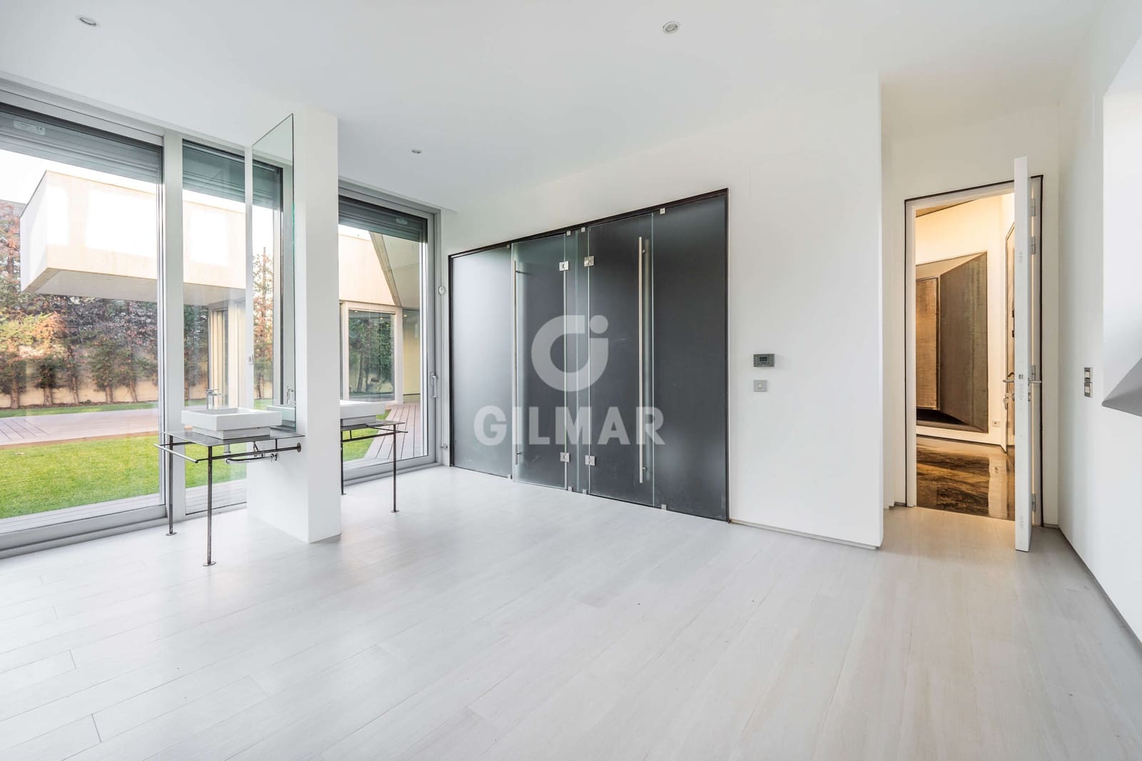 6 bedroom Villa for sale in Madrid city with pool garage - € 3,100,000 (Ref: 9273191)