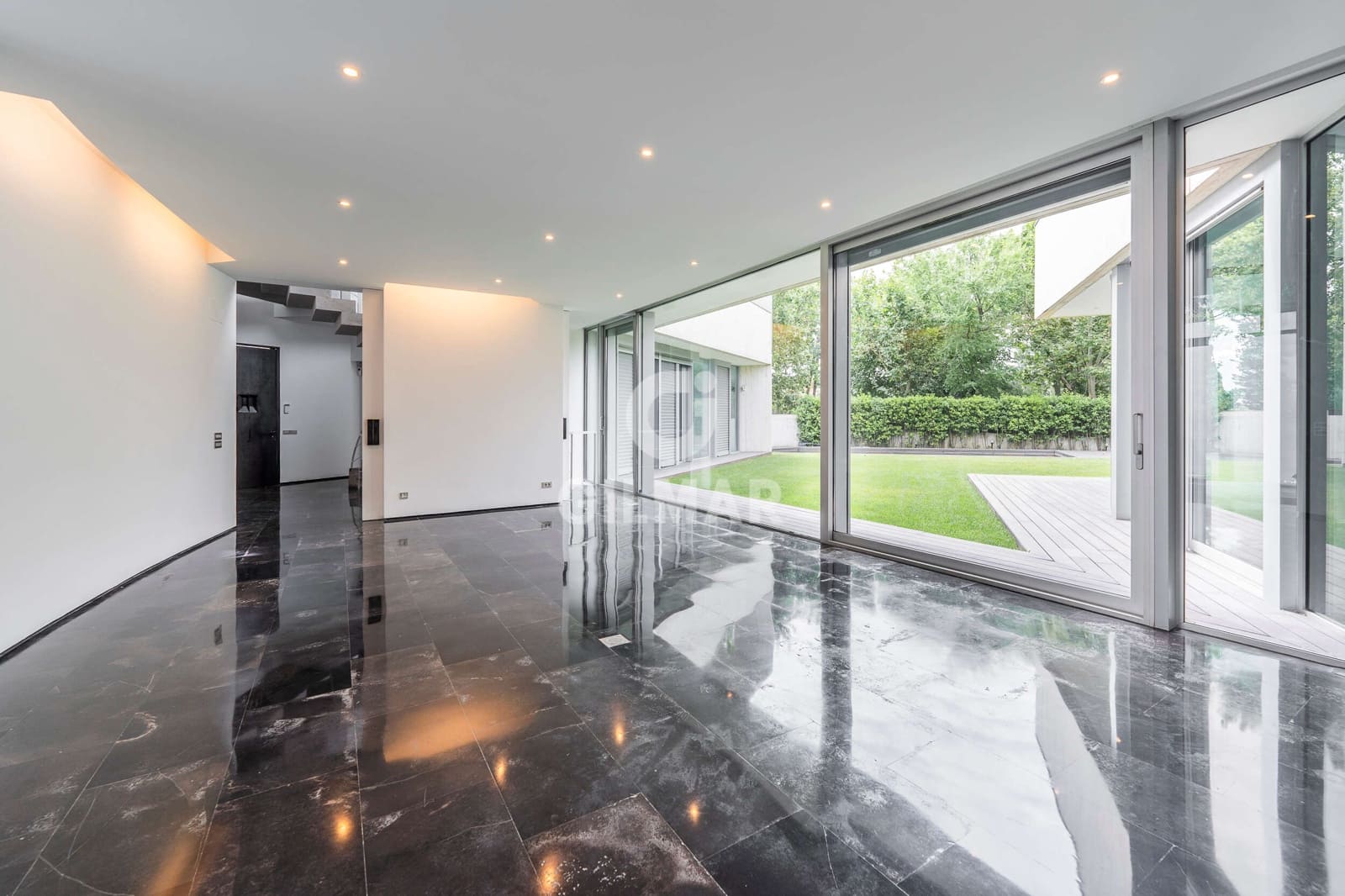 6 bedroom Villa for sale in Madrid city with pool garage - € 3,100,000 (Ref: 9273191)