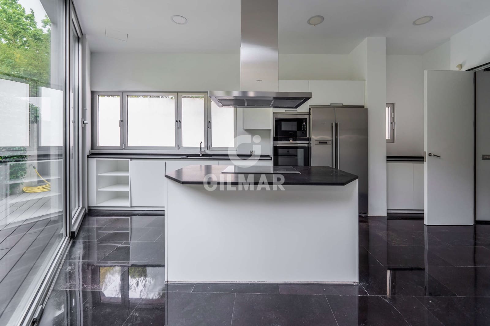 6 bedroom Villa for sale in Madrid city with pool garage - € 3,100,000 (Ref: 9273191)