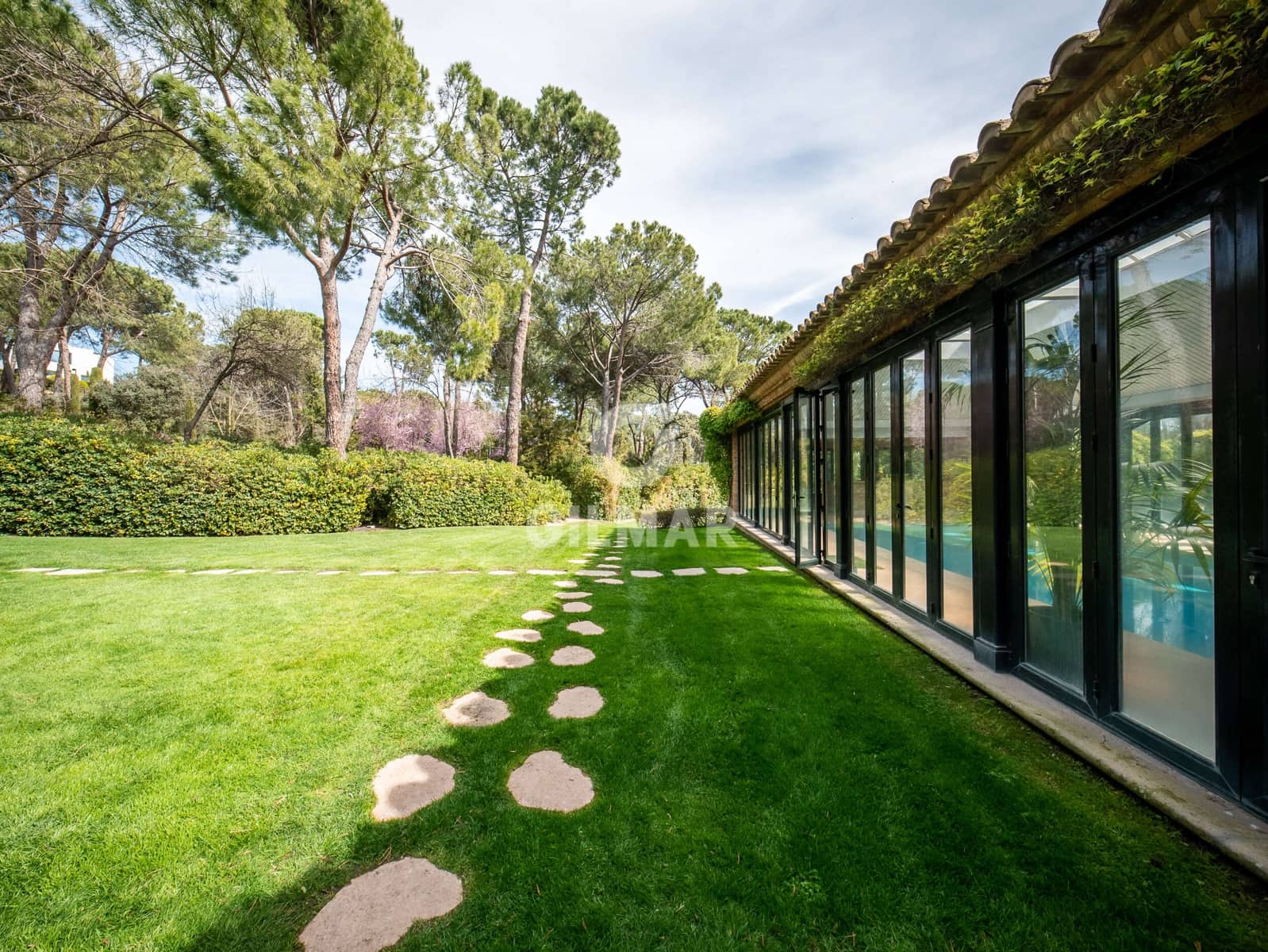 8 Zimmer Villa zu verkaufen in La Moraleja mit Pool Garage - 15.000.000 € (Ref: 9273199)