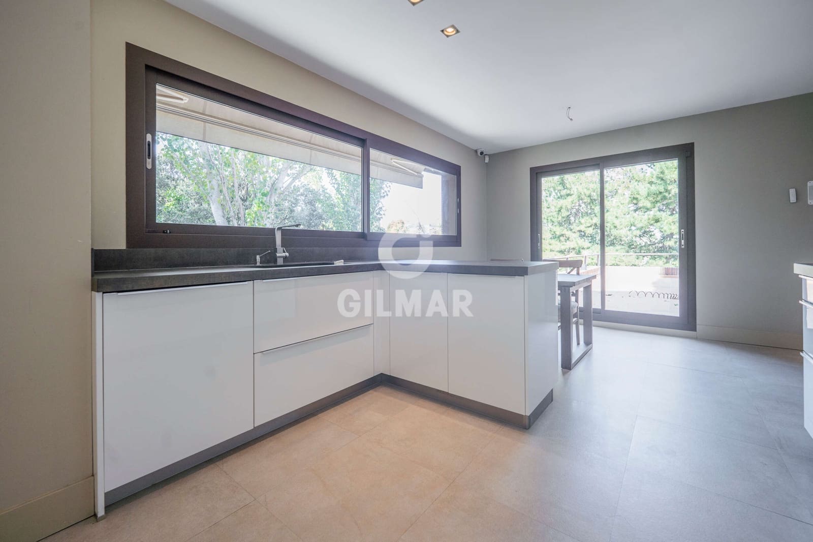 5 soveværelse Villa til salg i San Sebastian de los Reyes med swimmingpool garage - € 2.650.000 (Ref: 9273200)