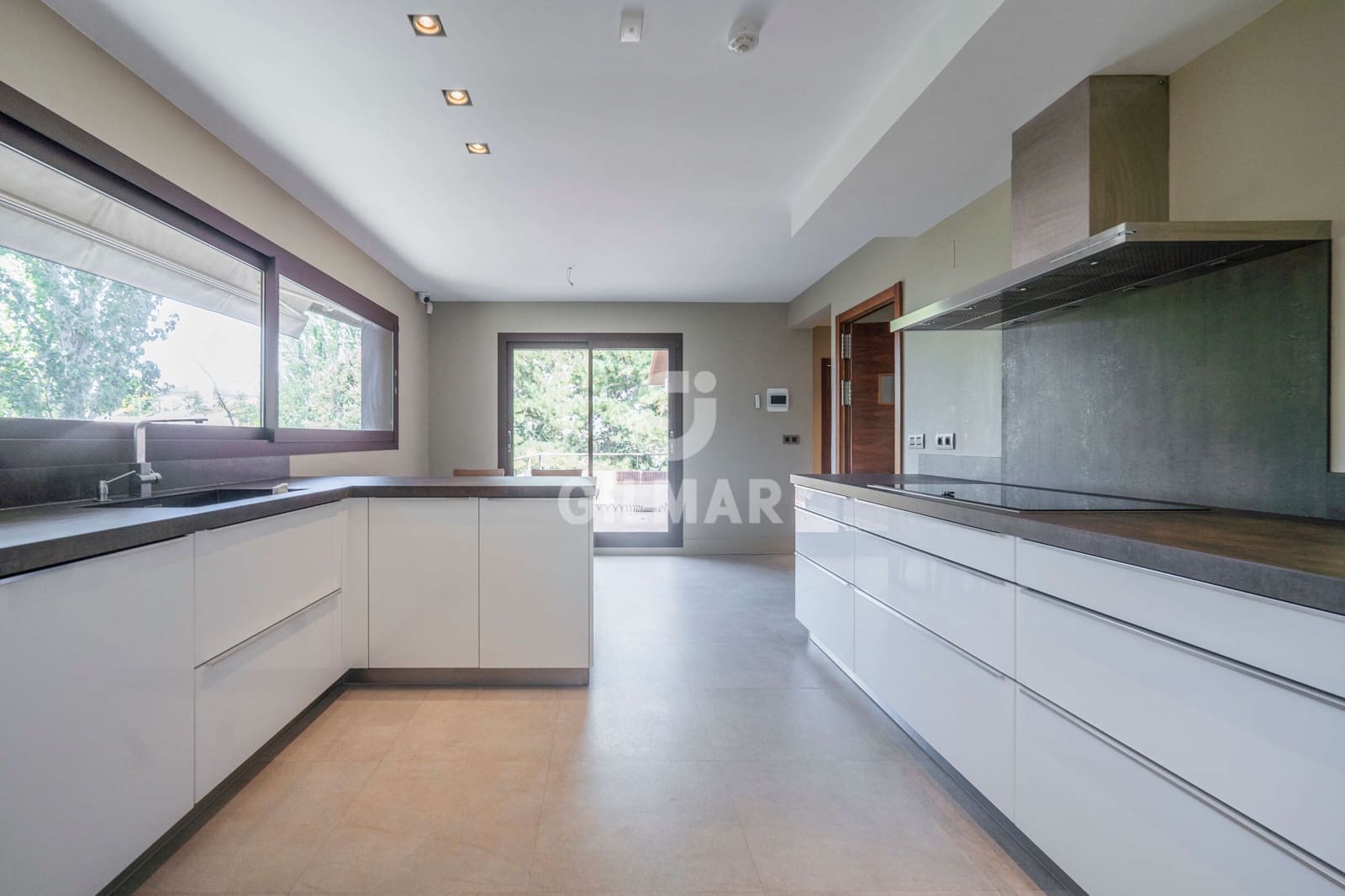 5 soveværelse Villa til salg i San Sebastian de los Reyes med swimmingpool garage - € 2.650.000 (Ref: 9273200)