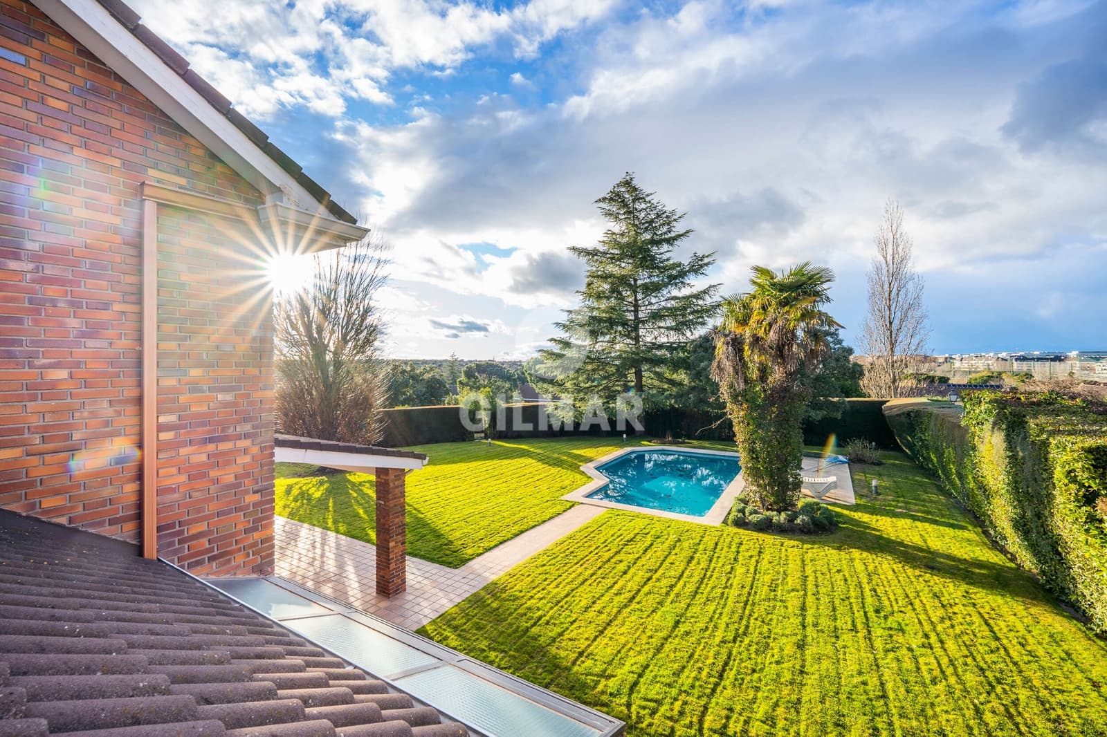 5 bedroom Villa for sale in Pozuelo de Alarcon with pool garage - € 1,950,000 (Ref: 9274614)