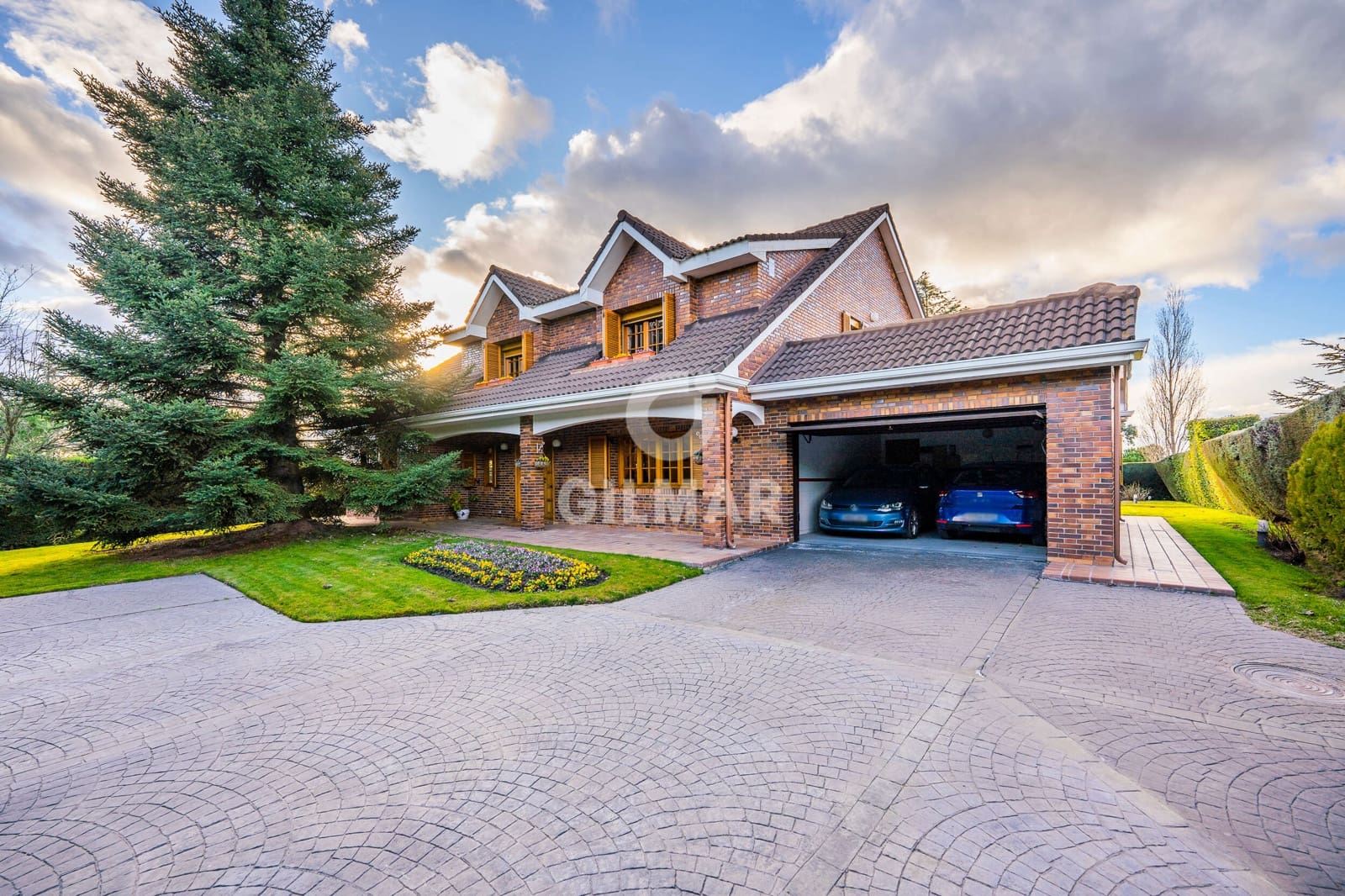 5 bedroom Villa for sale in Pozuelo de Alarcon with pool garage - € 1,950,000 (Ref: 9274614)