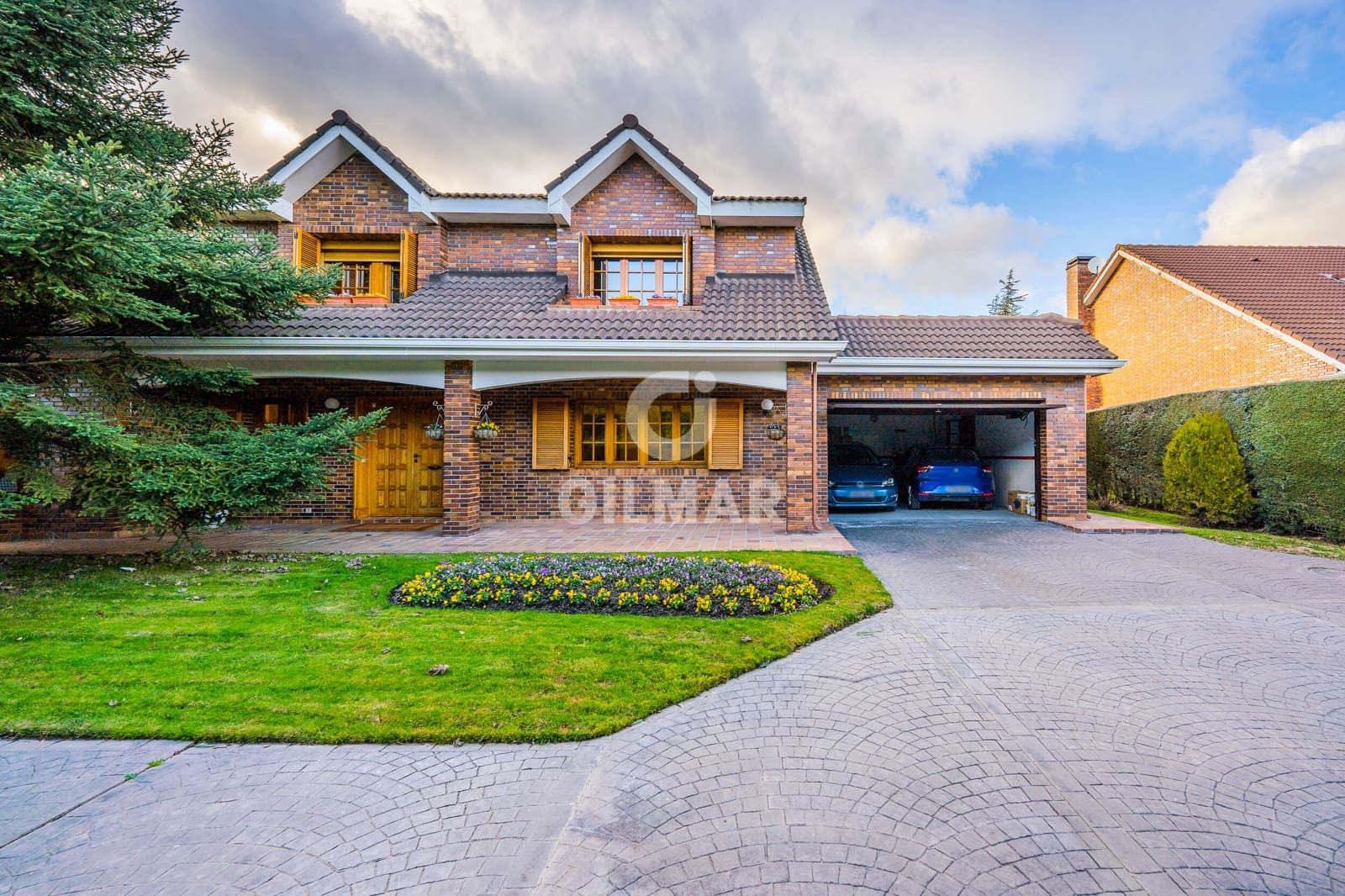 5 bedroom Villa for sale in Pozuelo de Alarcon with pool garage - € 1,950,000 (Ref: 9274614)