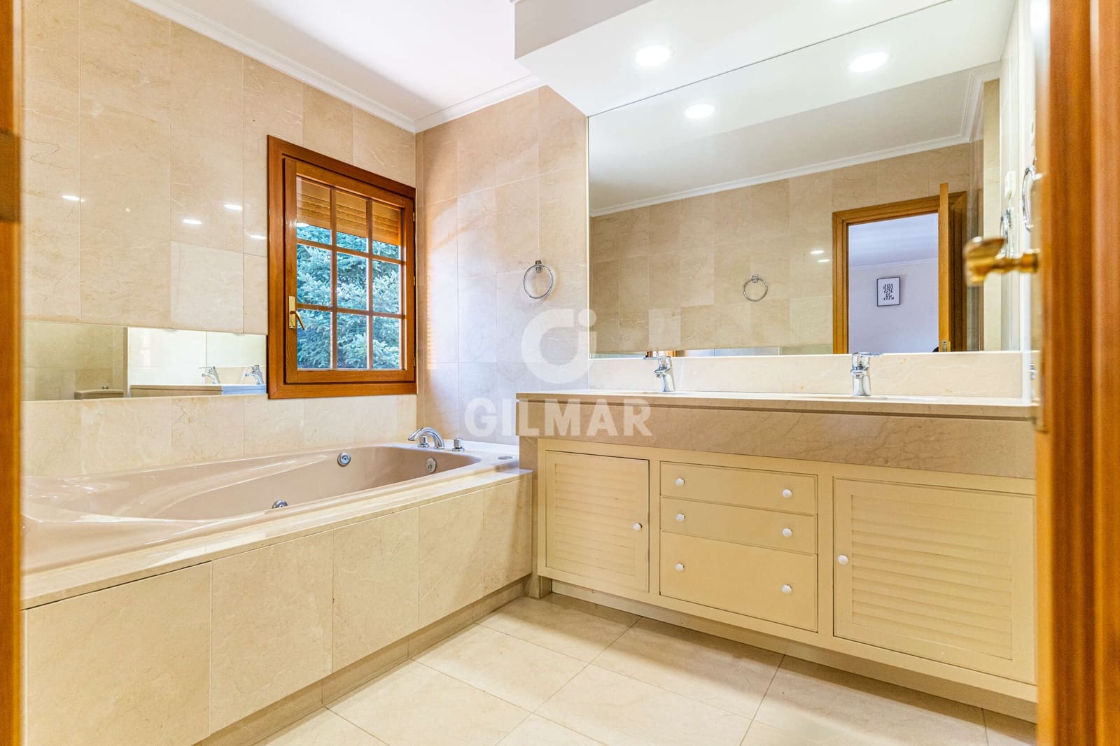 5 bedroom Villa for sale in Pozuelo de Alarcon with pool garage - € 1,950,000 (Ref: 9274614)