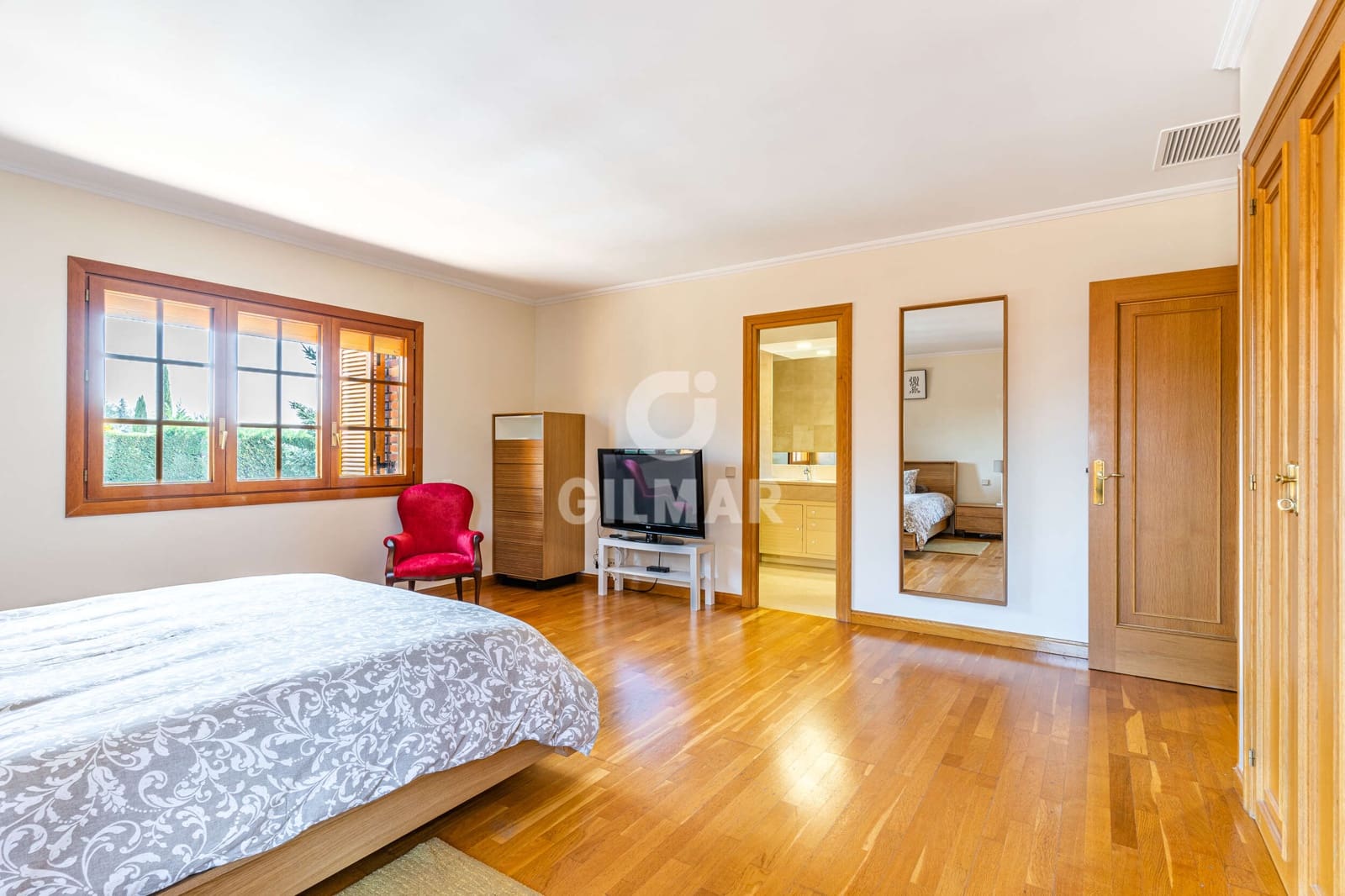 5 bedroom Villa for sale in Pozuelo de Alarcon with pool garage - € 1,950,000 (Ref: 9274614)