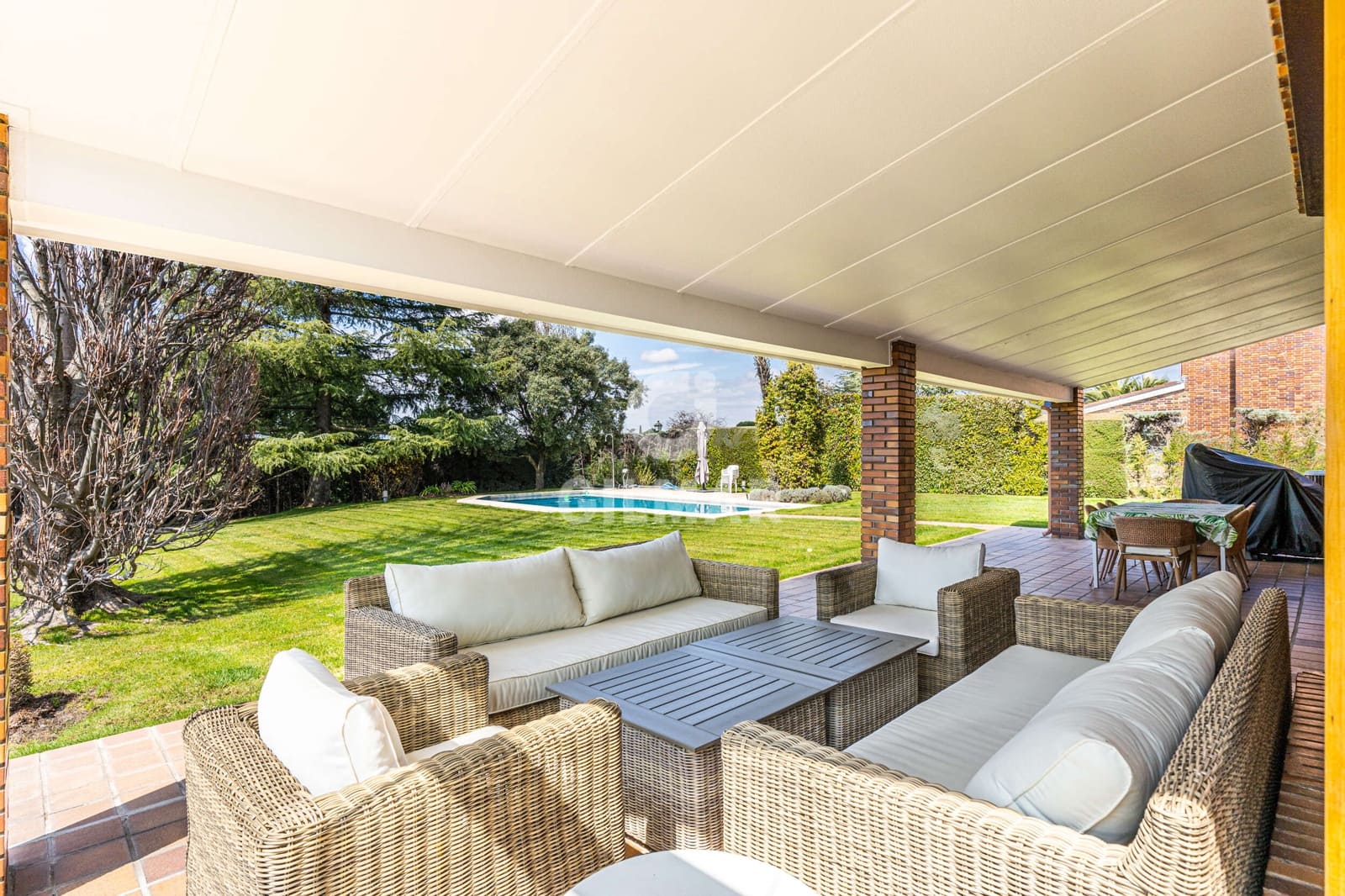 5 bedroom Villa for sale in Pozuelo de Alarcon with pool garage - € 1,950,000 (Ref: 9274614)