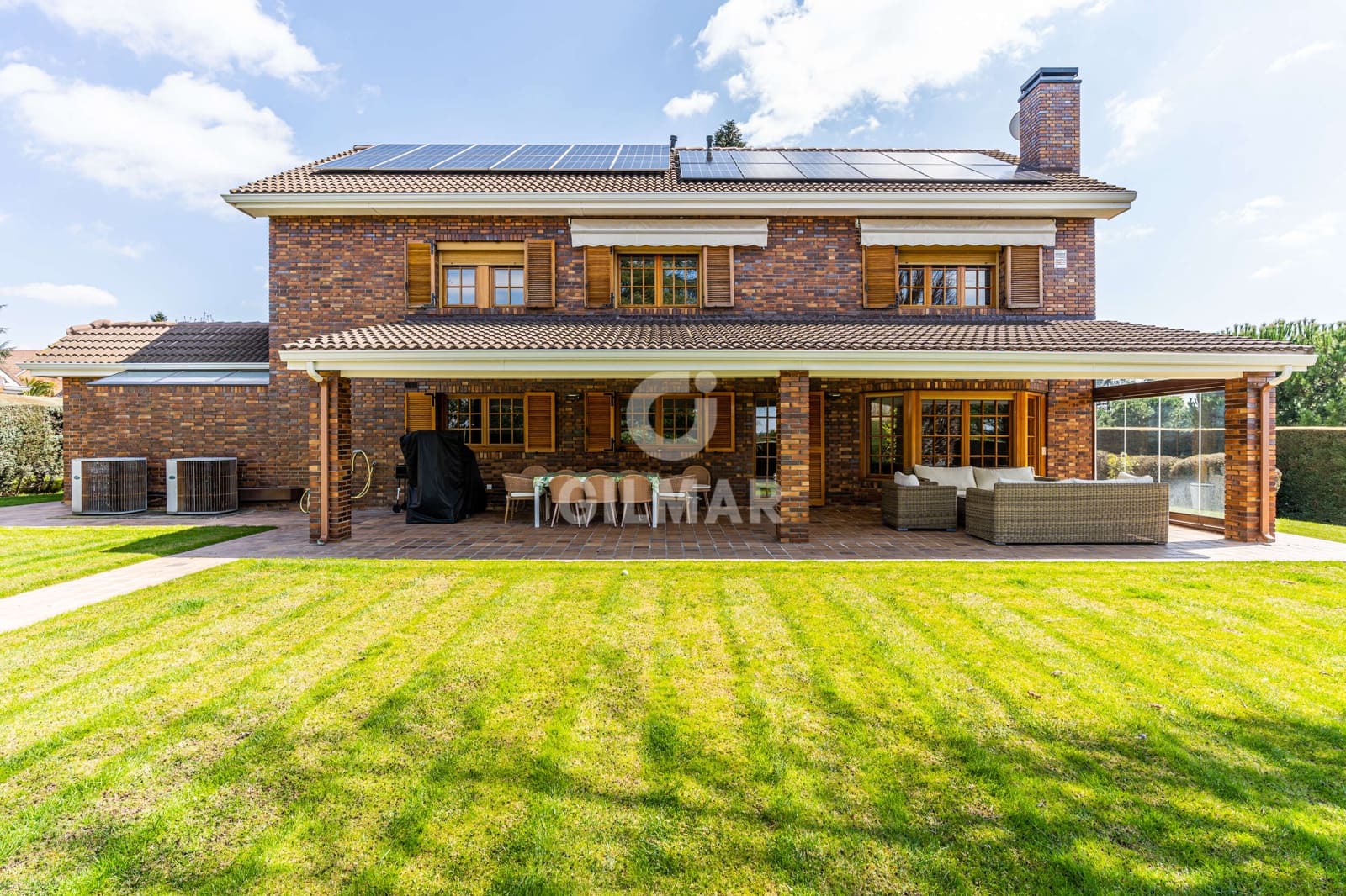 5 bedroom Villa for sale in Pozuelo de Alarcon with pool garage - € 1,950,000 (Ref: 9274614)