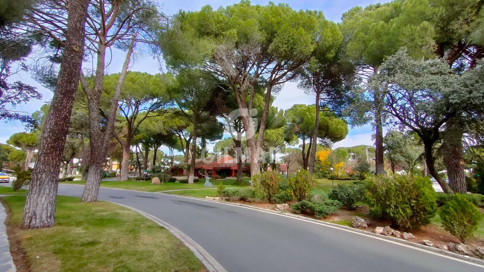 5 bedroom Villa for sale in Pozuelo de Alarcon with pool garage - € 1,950,000 (Ref: 9274614)