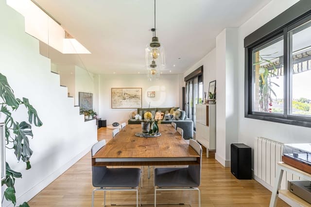 4 sypialnia Penthouse na sprzedaż w Pozuelo de Alarcón z basenem garażem - 925 000 € (Ref: 9274615)