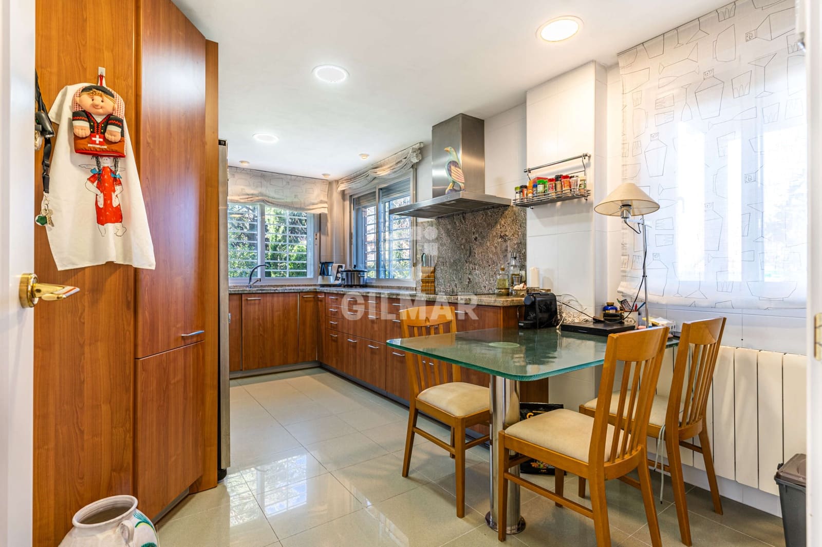 4 soveværelse Semi-Rækkehus til salg i Pozuelo de Alarcon med swimmingpool garage - € 1.650.000 (Ref: 9274616)