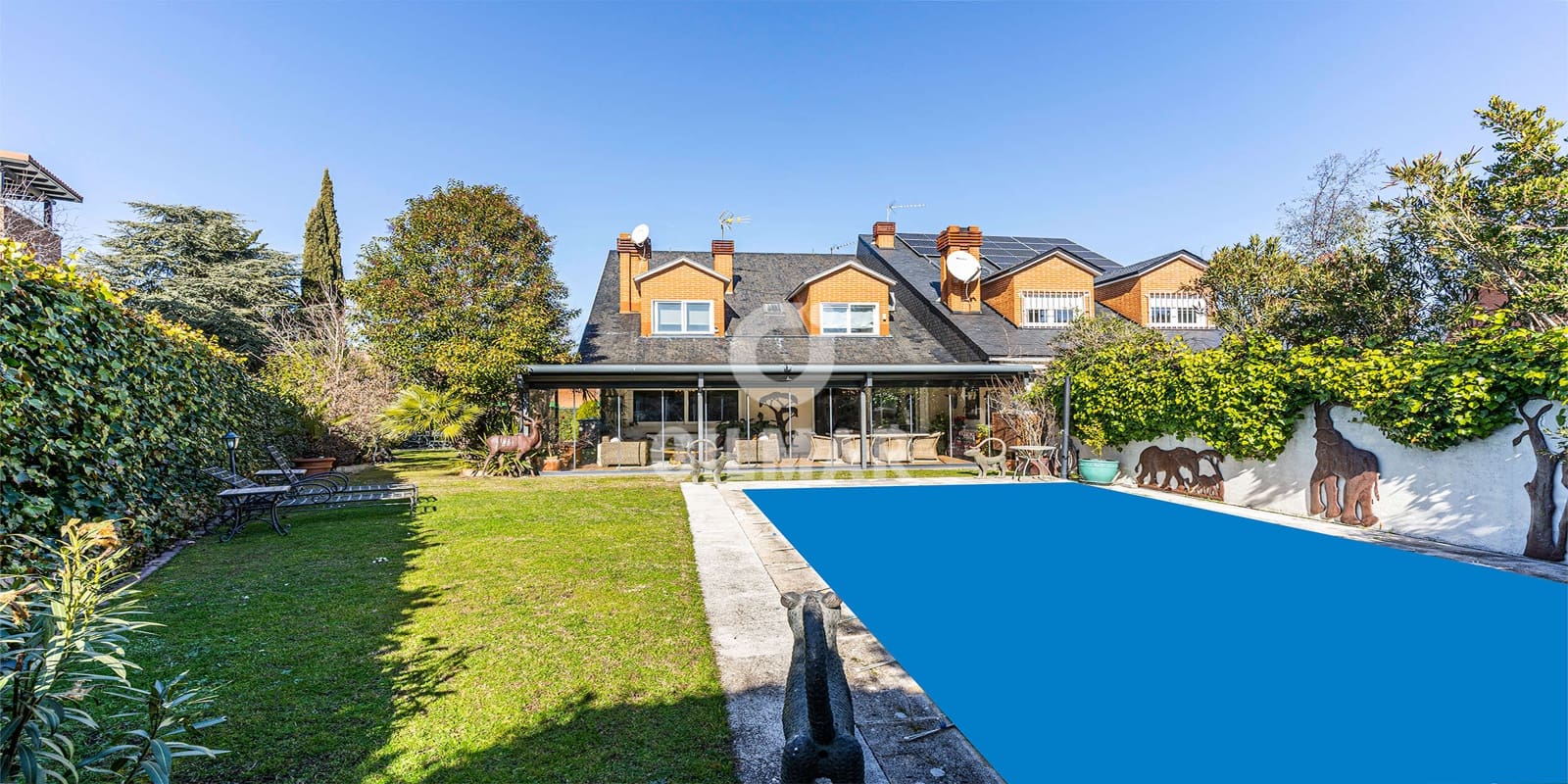 4 soveværelse Semi-Rækkehus til salg i Pozuelo de Alarcon med swimmingpool garage - € 1.650.000 (Ref: 9274616)