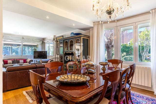 4 slaapkamer Halfvrijstaande villa te koop in Pozuelo de Alarcón met zwembad garage - € 1.650.000 (Ref: 9274616)