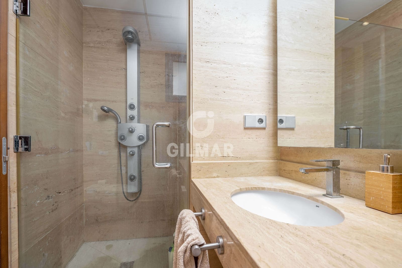 5 makuuhuone Kattohuoneisto myytävänä paikassa El Puerto de Santa Maria mukana uima-altaan 
autotalli - 1 280 000 € (Ref: 9275252)