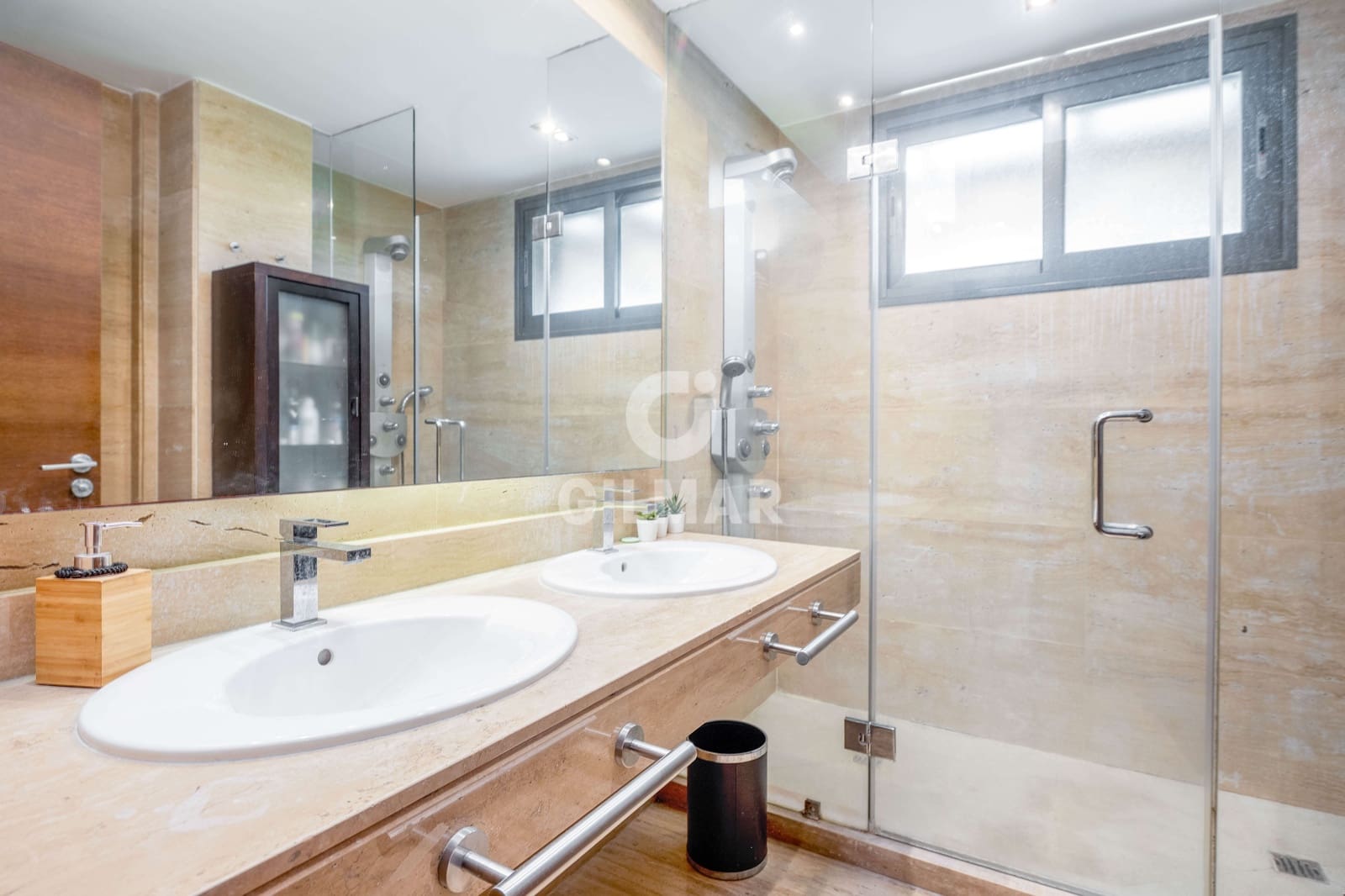 5 makuuhuone Kattohuoneisto myytävänä paikassa El Puerto de Santa Maria mukana uima-altaan 
autotalli - 1 280 000 € (Ref: 9275252)