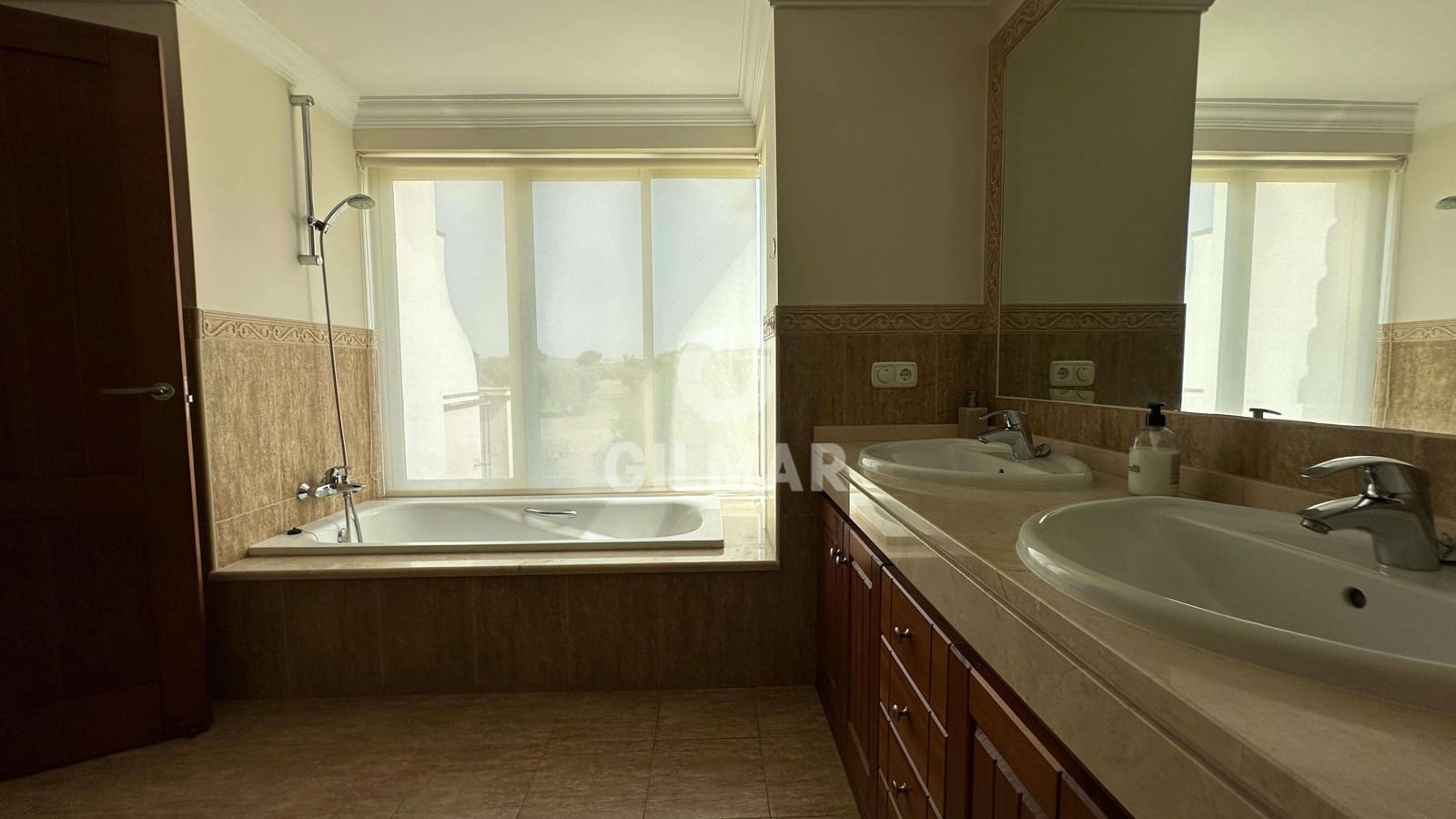 2 soveværelse Semi-Rækkehus til salg i Arcos de la Frontera med swimmingpool garage - € 295.000 (Ref: 9275253)