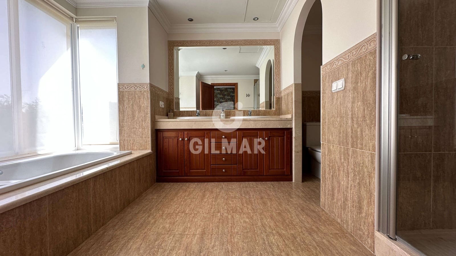 2 soveværelse Semi-Rækkehus til salg i Arcos de la Frontera med swimmingpool garage - € 295.000 (Ref: 9275253)