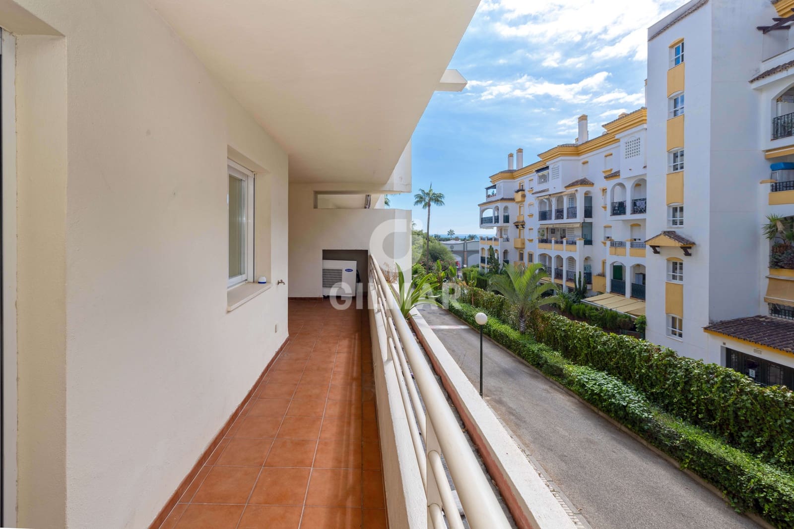 2 bedroom Flat for sale in Marbella with pool garage - € 525,000 (Ref: 9278278)