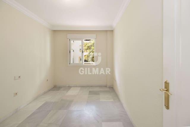 2 bedroom Flat for sale in Marbella with pool garage - € 525,000 (Ref: 9278278)