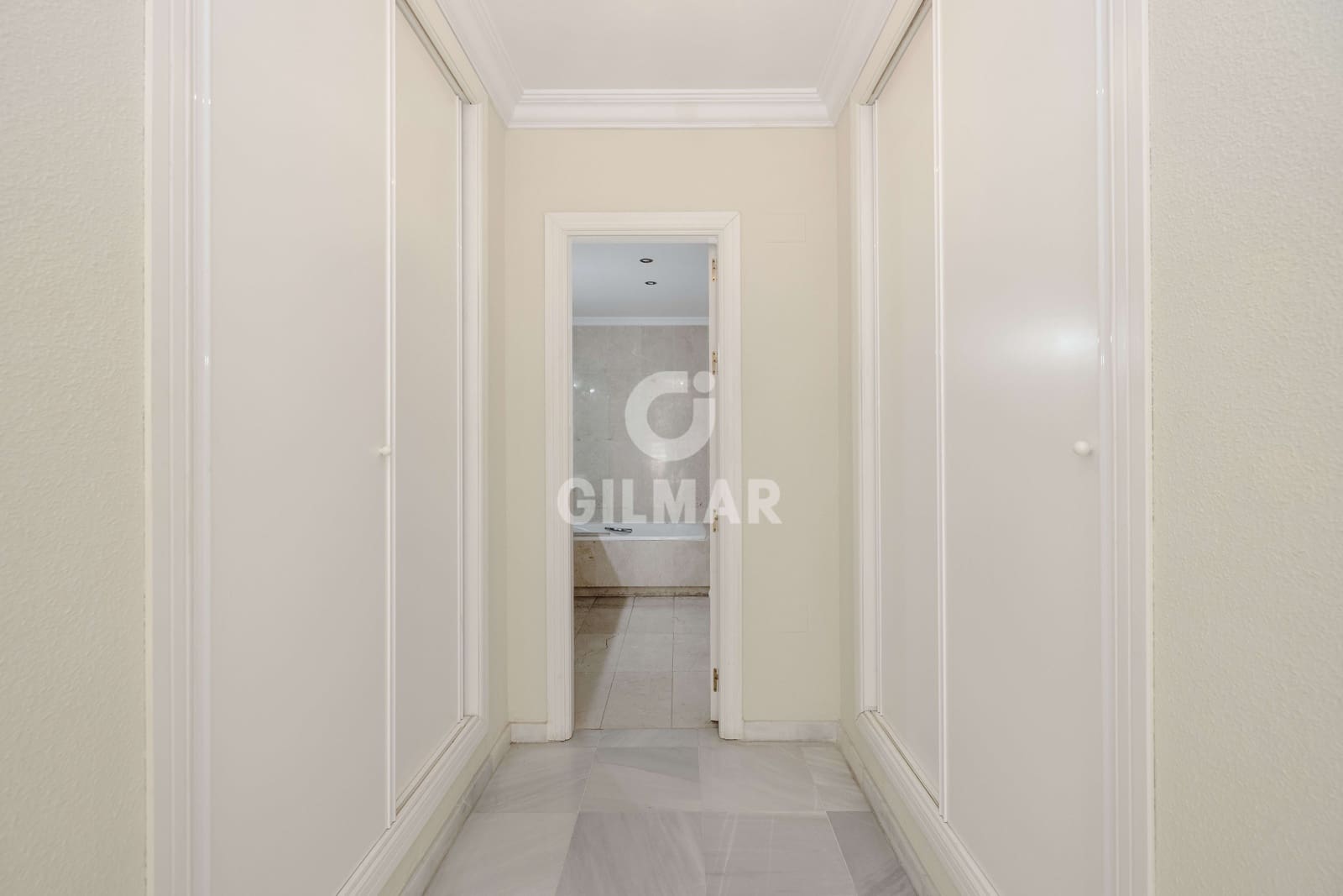 2 bedroom Flat for sale in Marbella with pool garage - € 525,000 (Ref: 9278278)