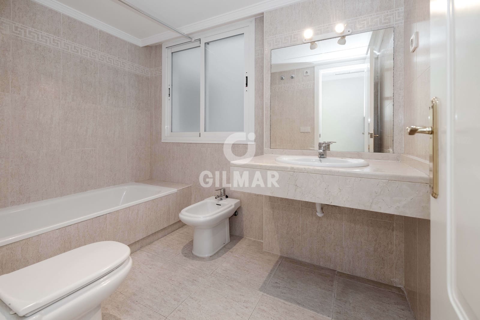 2 bedroom Flat for sale in Marbella with pool garage - € 525,000 (Ref: 9278278)