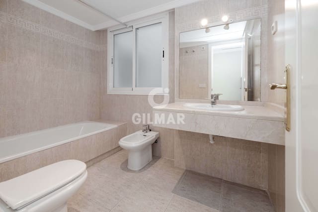 2 bedroom Flat for sale in Marbella with pool garage - € 525,000 (Ref: 9278278)