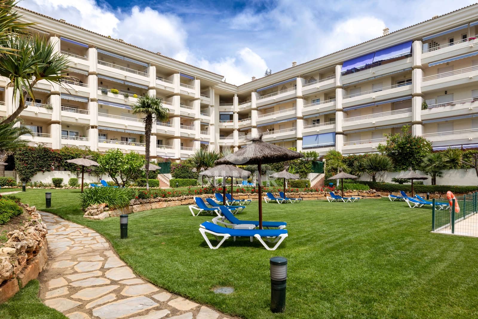 2 bedroom Flat for sale in Marbella with pool garage - € 525,000 (Ref: 9278278)