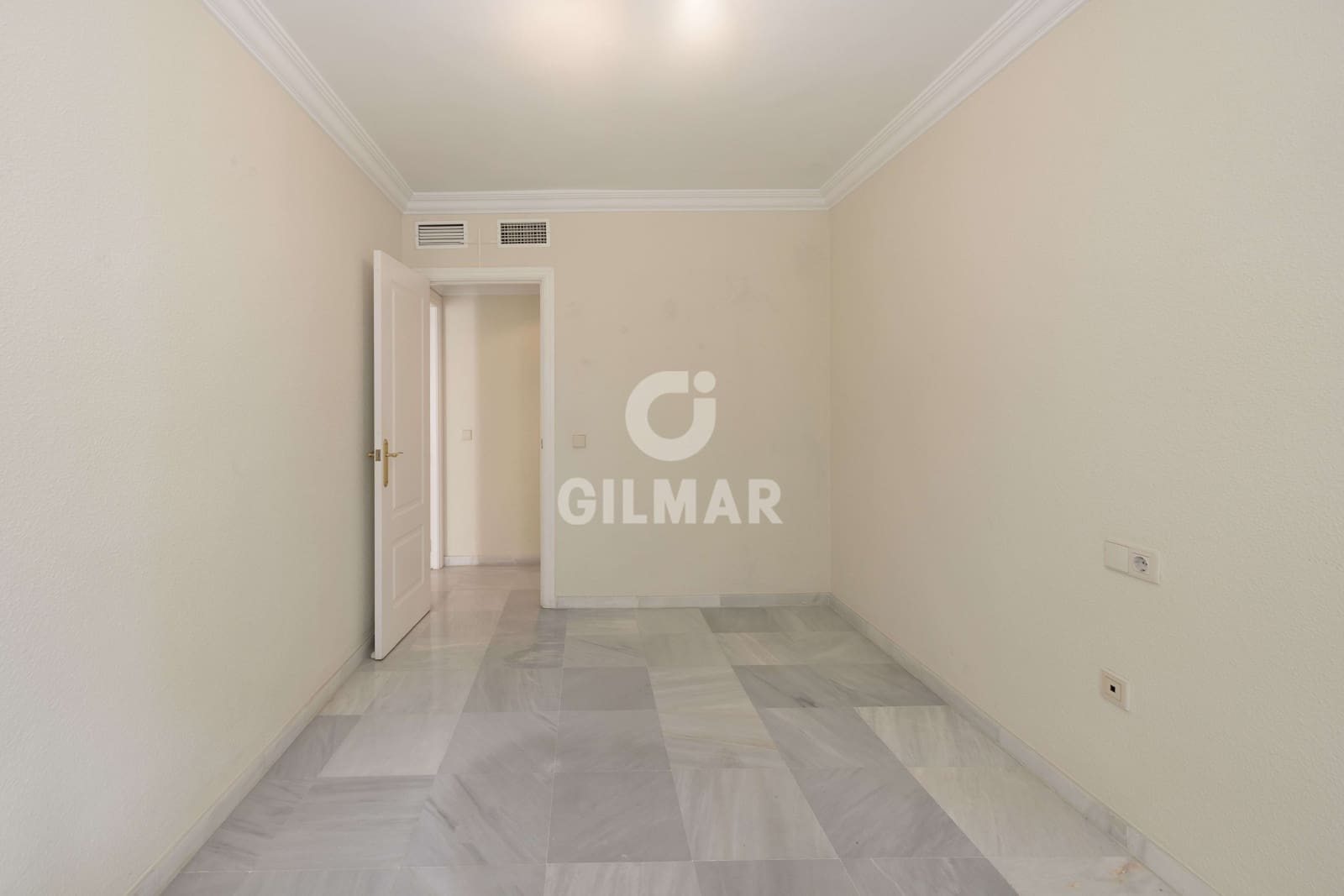 2 bedroom Flat for sale in Marbella with pool garage - € 525,000 (Ref: 9278278)