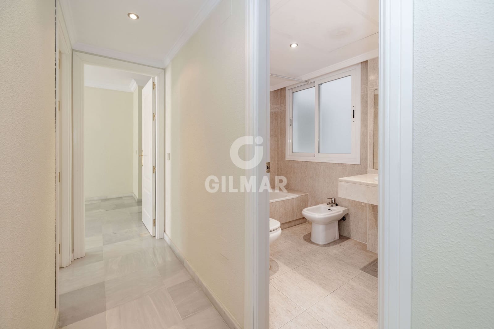 2 bedroom Flat for sale in Marbella with pool garage - € 525,000 (Ref: 9278278)