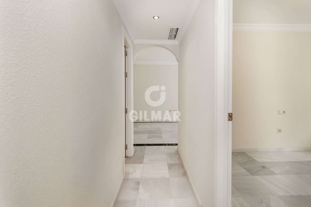 2 bedroom Flat for sale in Marbella with pool garage - € 525,000 (Ref: 9278278)