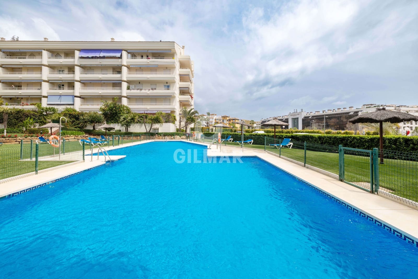 2 bedroom Flat for sale in Marbella with pool garage - € 525,000 (Ref: 9278278)