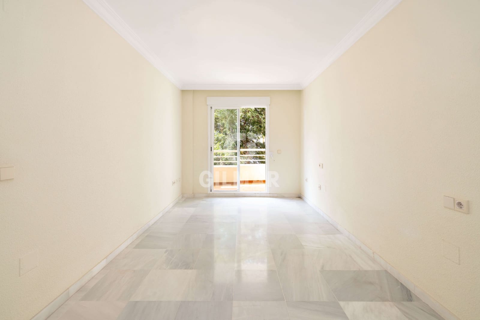 2 bedroom Flat for sale in Marbella with pool garage - € 525,000 (Ref: 9278278)