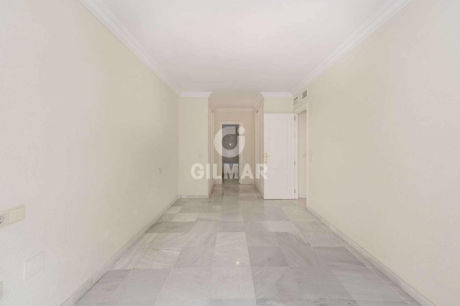 2 bedroom Flat for sale in Marbella with pool garage - € 525,000 (Ref: 9278278)