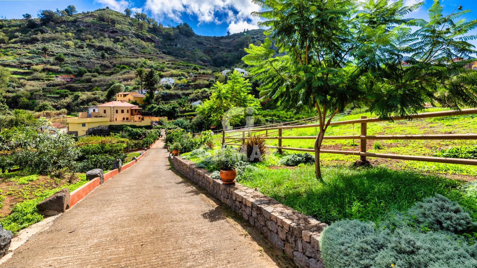 3 slaapkamer Villa te koop in Teror met zwembad - € 765.000 (Ref: 9278549)