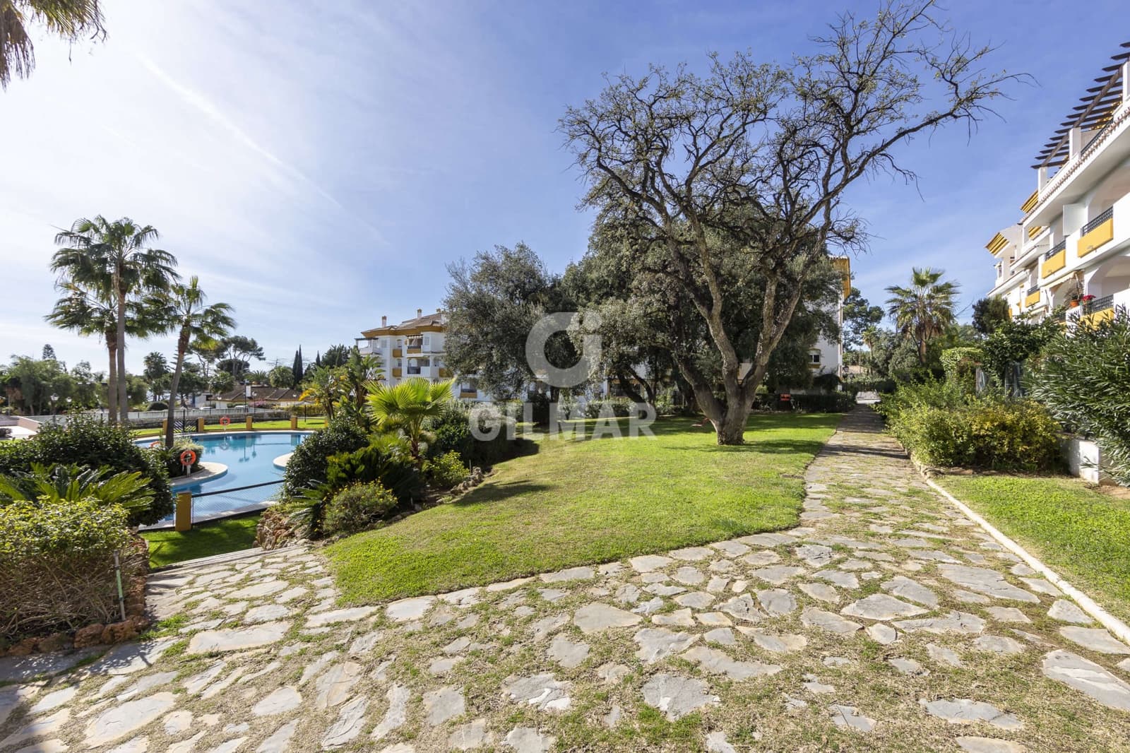 2 makuuhuone Asunto myytävänä paikassa Marbella mukana uima-altaan 
autotalli - 455 000 € (Ref: 9282667)