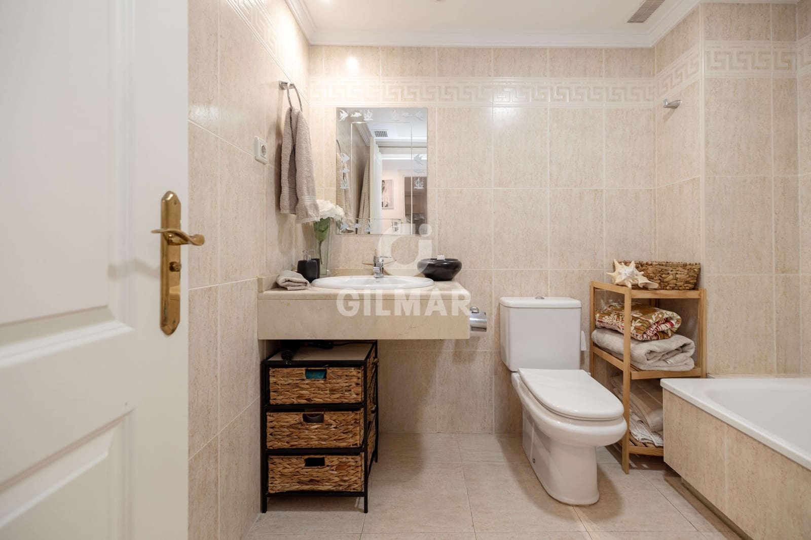 2 makuuhuone Asunto myytävänä paikassa Marbella mukana uima-altaan 
autotalli - 455 000 € (Ref: 9282667)