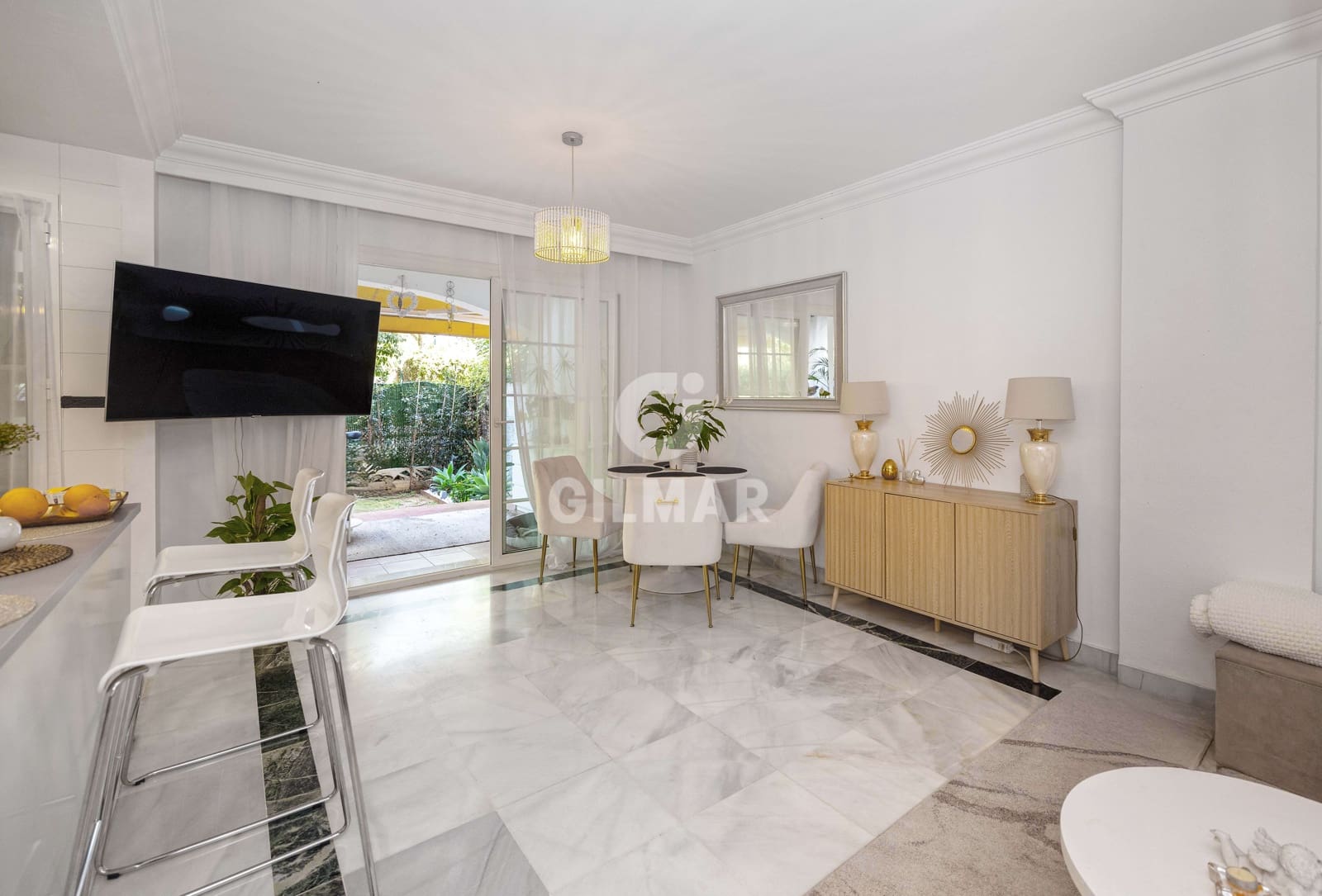 2 makuuhuone Asunto myytävänä paikassa Marbella mukana uima-altaan 
autotalli - 455 000 € (Ref: 9282667)