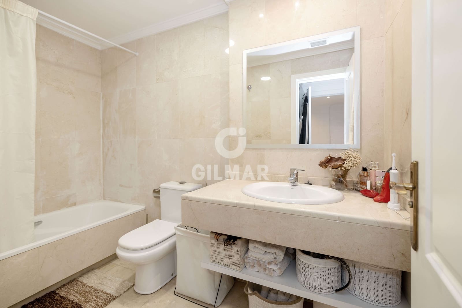 2 makuuhuone Asunto myytävänä paikassa Marbella mukana uima-altaan 
autotalli - 455 000 € (Ref: 9282667)