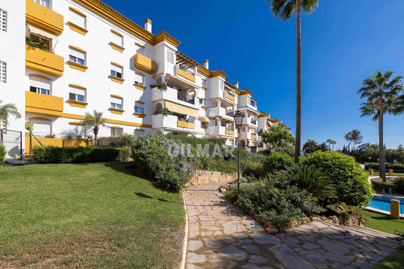 2 makuuhuone Asunto myytävänä paikassa Marbella mukana uima-altaan 
autotalli - 455 000 € (Ref: 9282667)