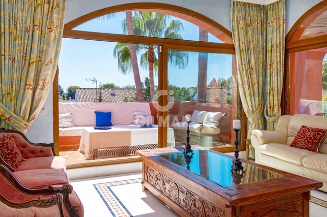 Piso de 5 habitaciones en Guadalmina Baja, Marbella en venta con piscina garaje - 2.295.000 € (Ref: 9282899)