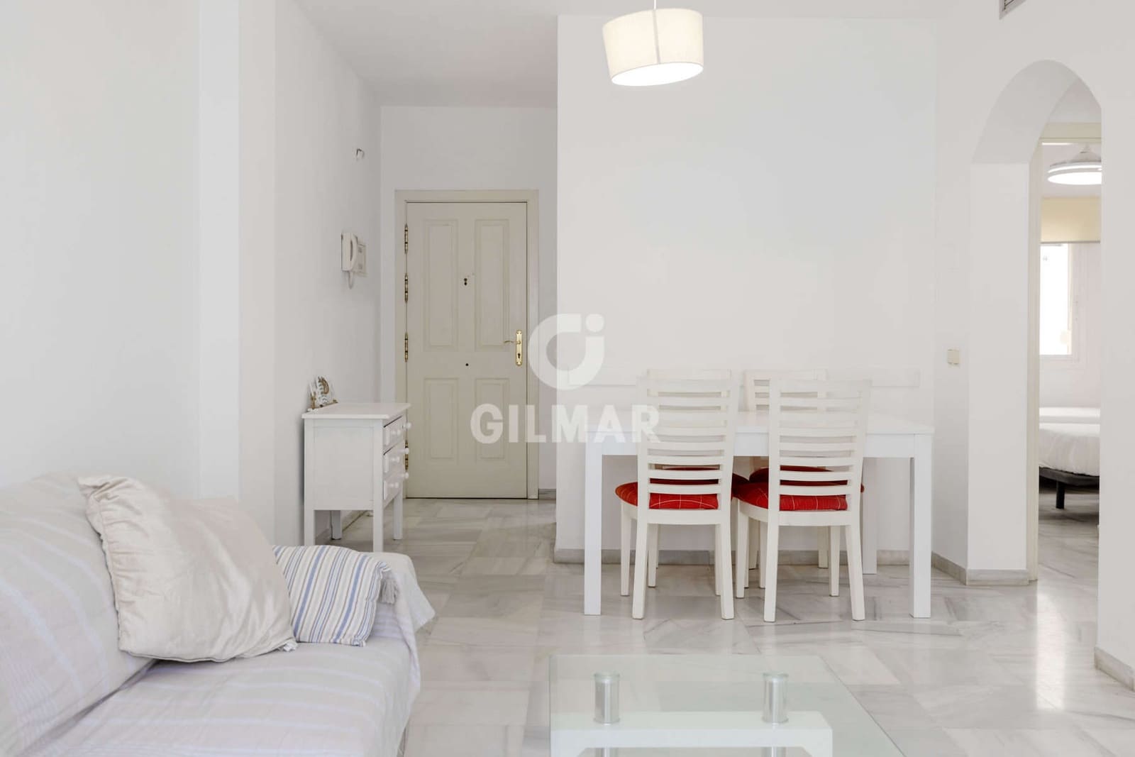 Piso de 2 habitaciones en Estepona en venta - 390.000 € (Ref: 9285694)